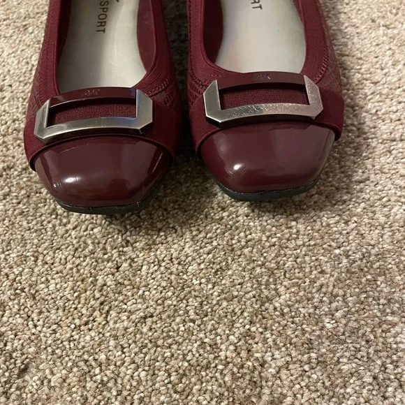 Women's AK Sport Burgundy Flats Size 8.5 M Like New Comfy - Picture 3 of 9